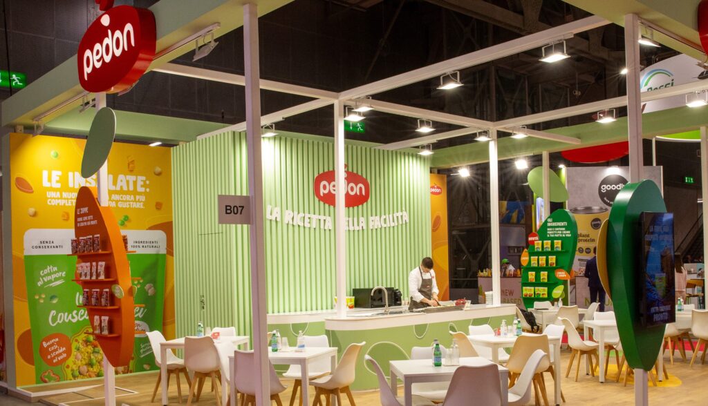 Asterisco interpreta lo stand Pedon a TUTTOFOOD 2025